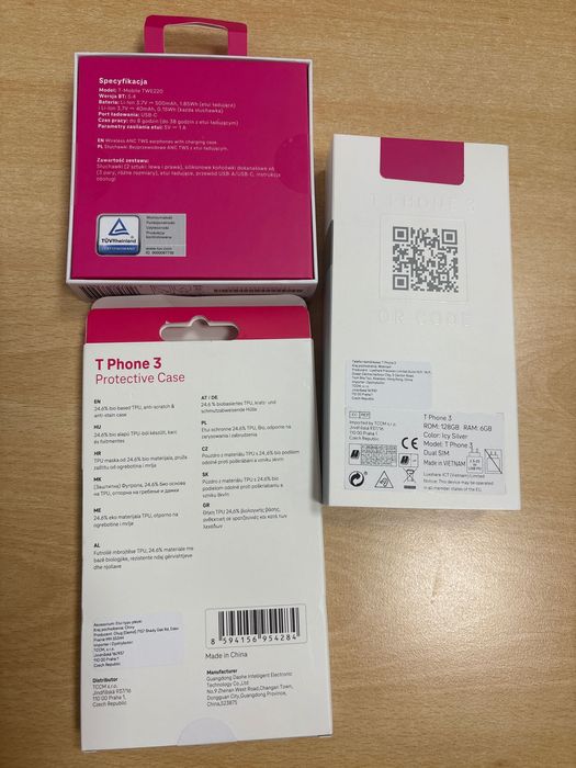 Smartfon T-Phone 3, słuchawki bezprzewodowe okładka ochronna