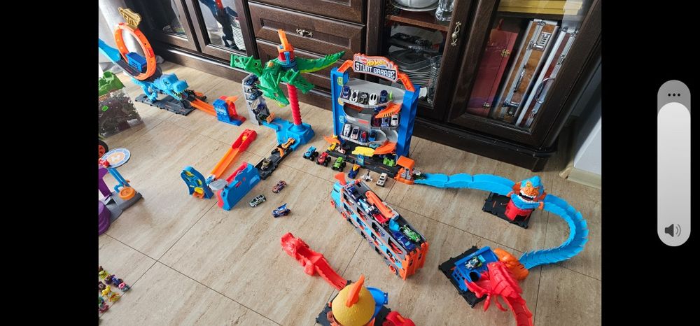 Figurki Super zinks i samochody  Hot wheels