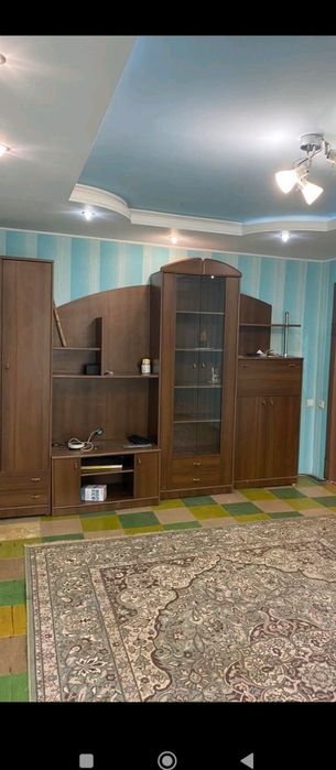 простора  чотирьох кімнатна  квартира