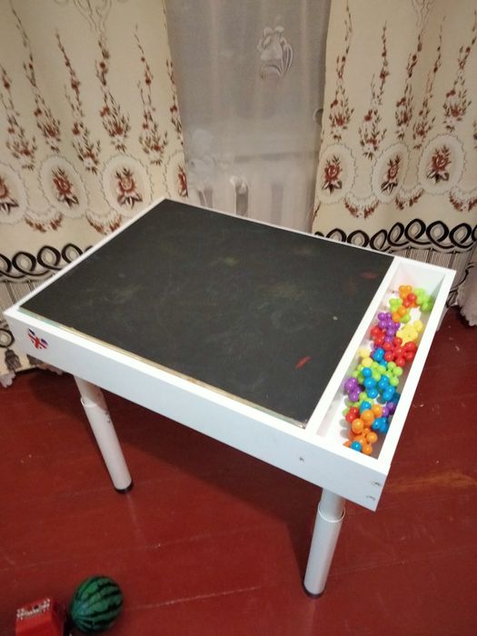 Продам столик детский стульчики