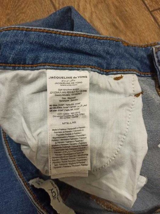 Джинси кльош на високу дівчину