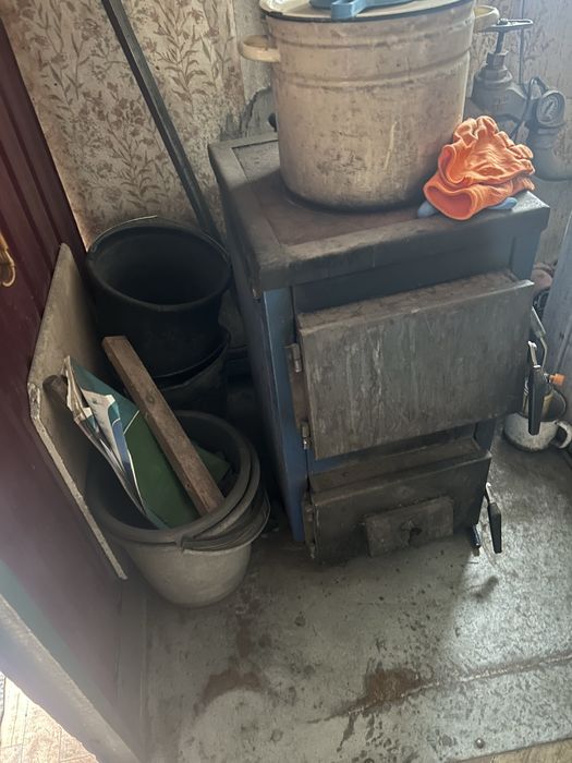 Невеличкий міцний будиночок Веселі Терни, вода, газ, 10соток. Міцний