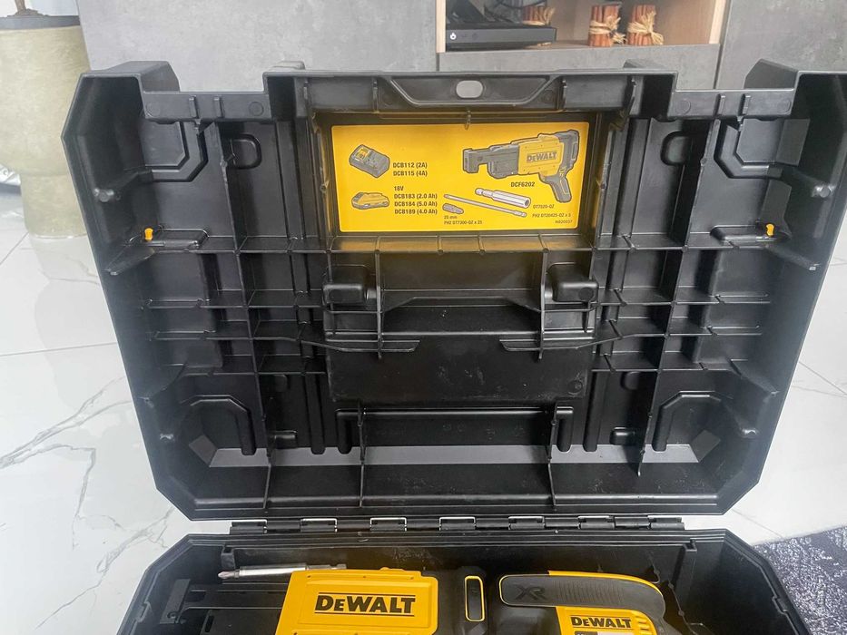 Wkrętarka DeWalt do płyt GK DCF620P2K