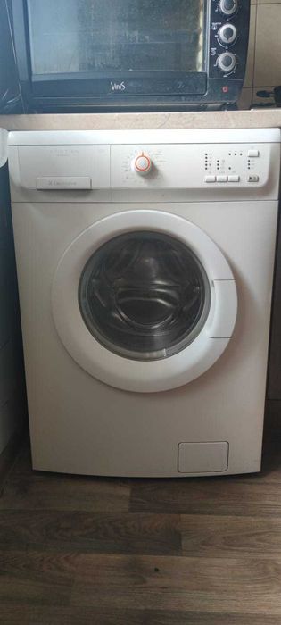 Пральна машина Electrolux EWF8040W
