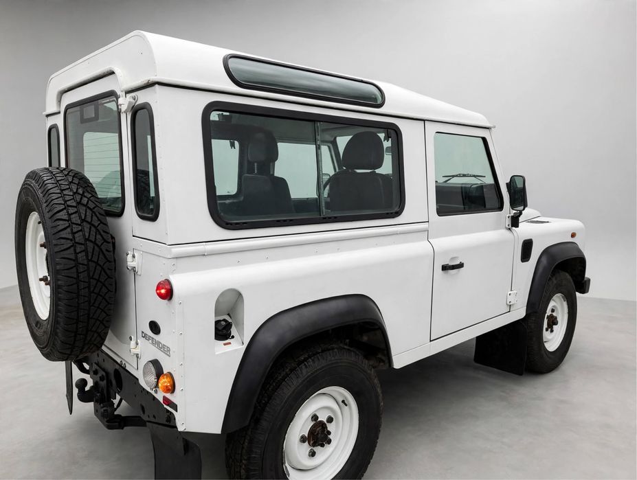 Land  Rover Defender 2014 — photo 3