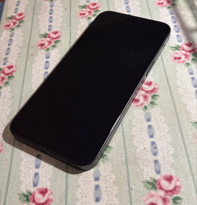 iPhone 15 Pro Max - Estado Imaculado + 2 Capas (Speck e Original) + caixa