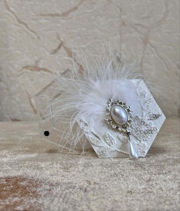 Весільний набір; Бокали; свічки; Скринька; Коробка; тарілка; ніж