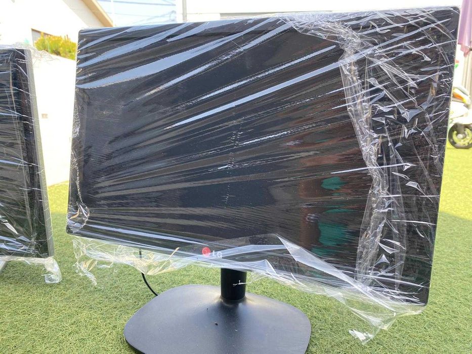 Monitor 19″ VGA – testado | na compra de 2 fica 20€