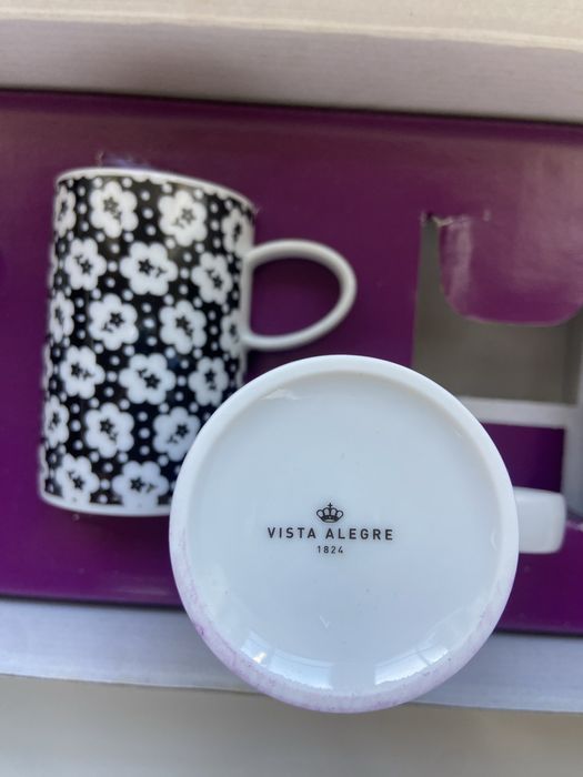 Set 4 Coffee Cups & Sauc430852069970432006