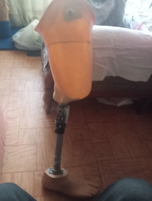 Продам протез ноги высше колена!