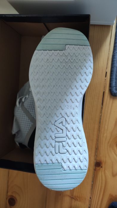 Buty siateczkowe Fila rozmiar 39, wkładka 26cm