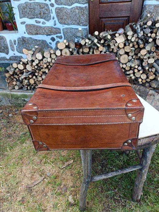 Rara mala em couro muito antiga