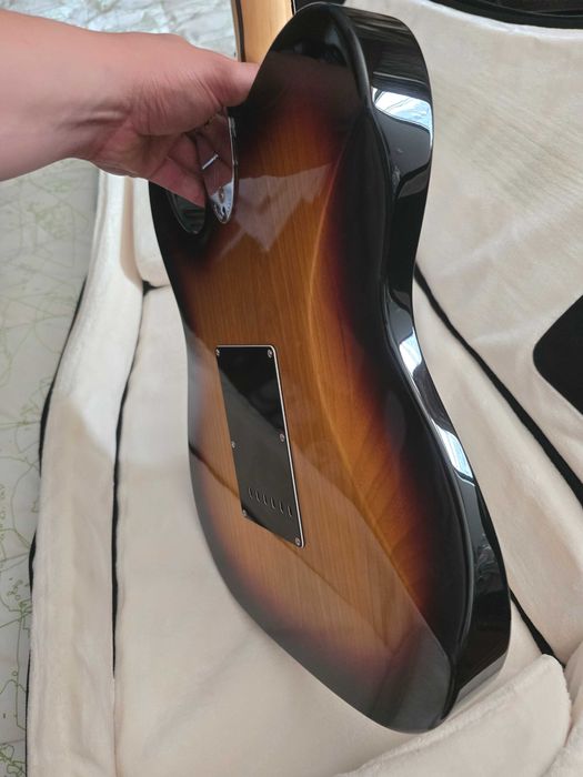 Fender Limited Edition MIJ 70s Telecaster Deluxe com Trêmolo – 3 Tone Sunburst