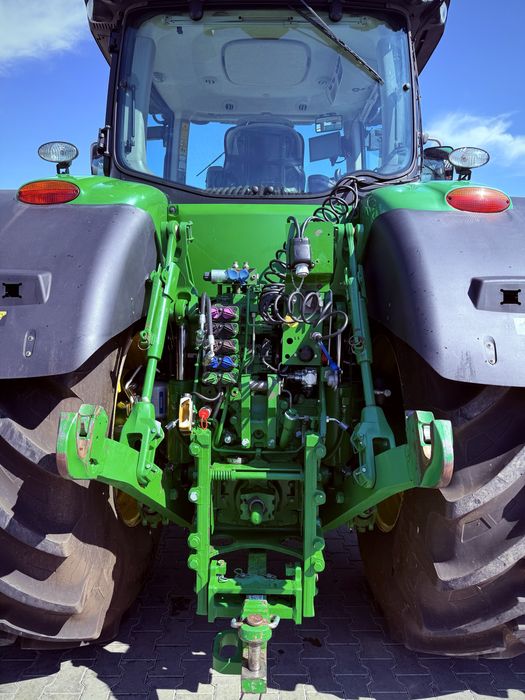 Трактор John Deere 8320R