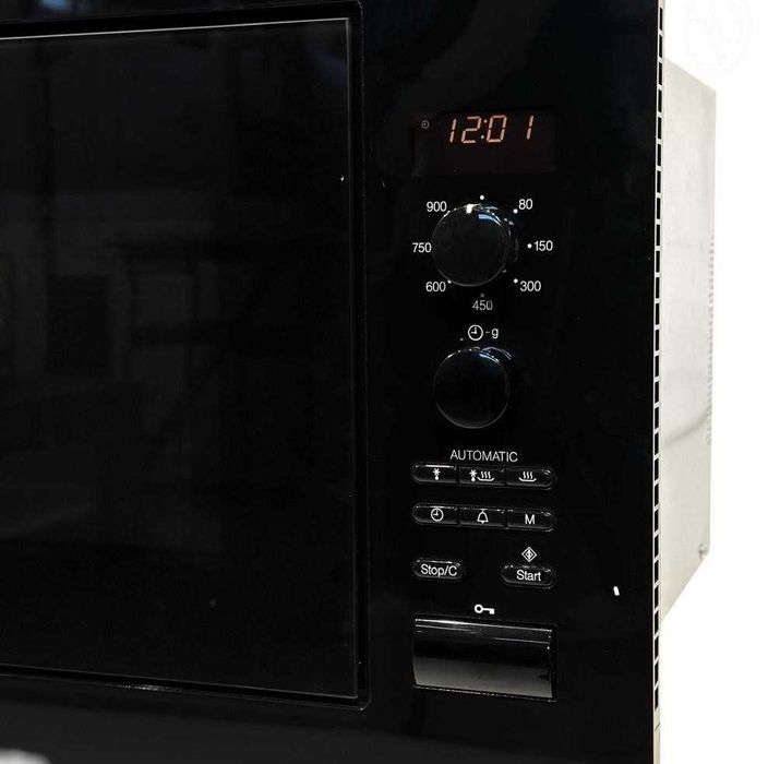 Чорна мікрохвильова піч Miele M 8260-2