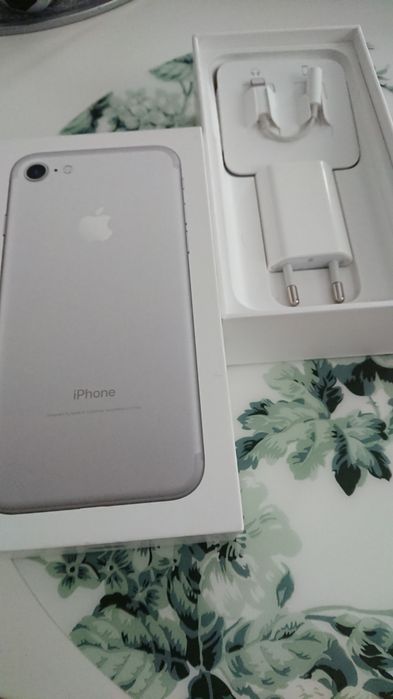 Sprzedam iphone 7 32gb srebrny