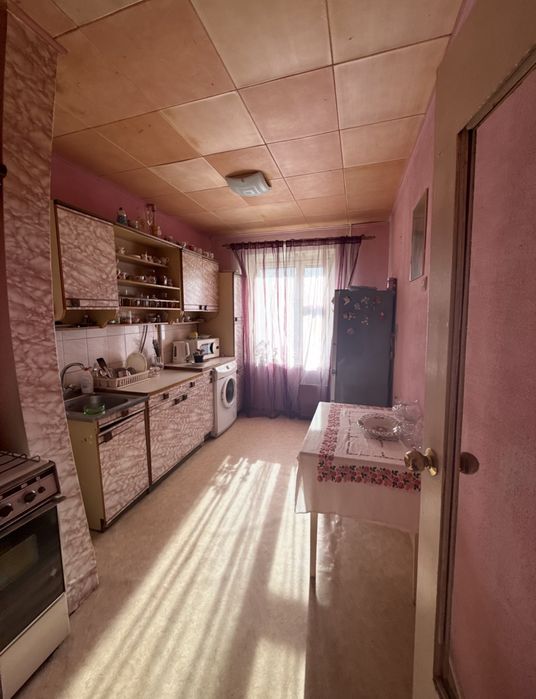 Левада  3к  панельний Будинок  65000$