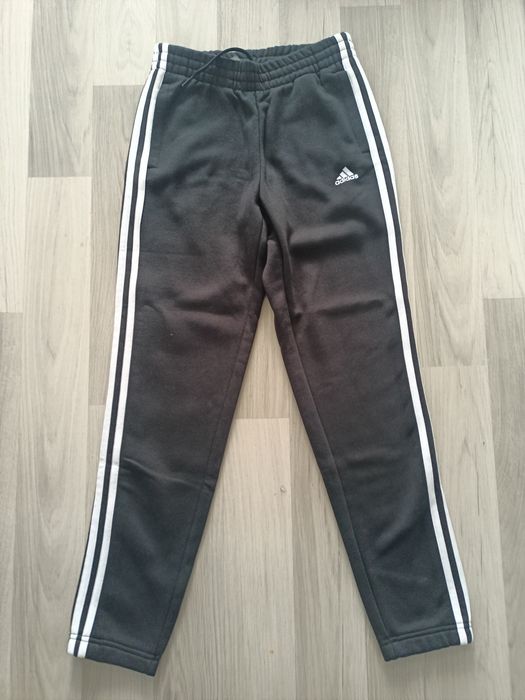 Nowe spodnie dresowe