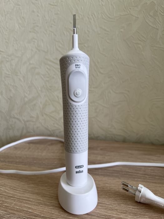 Електро зубна щітка Otal-B Braun Vitality Pro