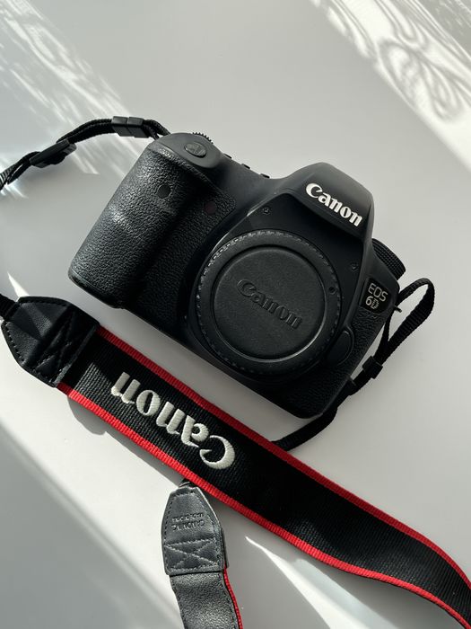 Продам фотоапарат CANON 6D+ обʼєктив 50мм.1.8. ПРОБІГ- 22тис. ТОРГ.