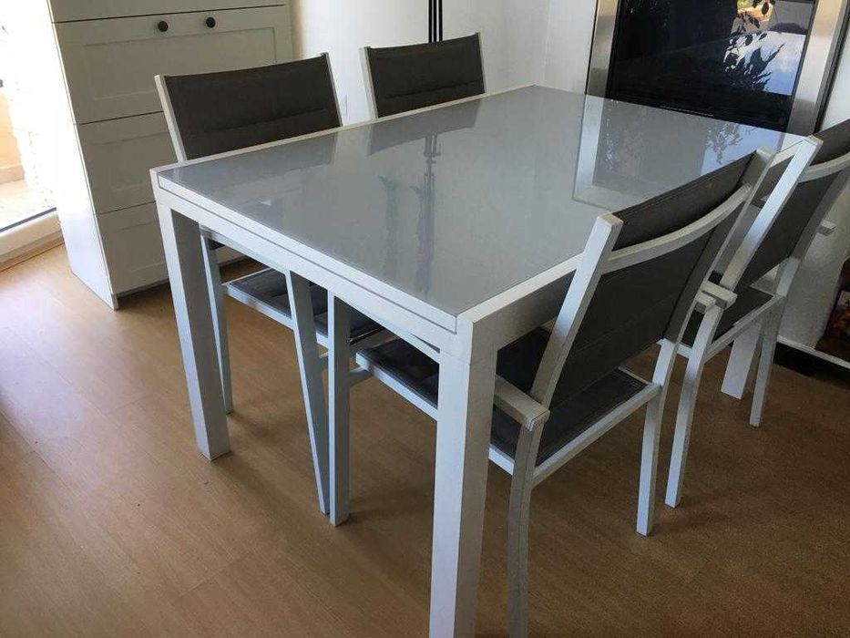 Mesa NATERIAL em óptimo estado