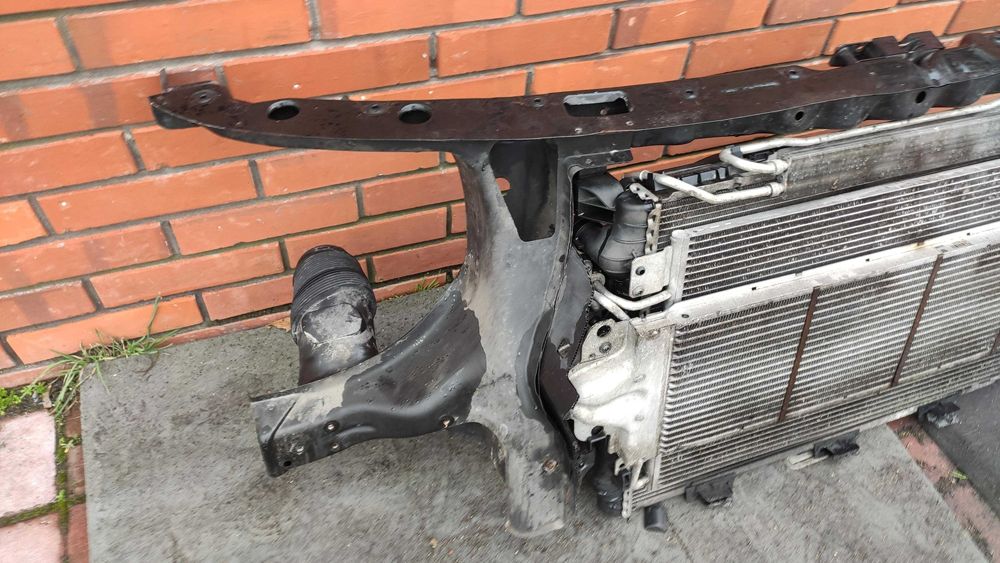 VW TRANPOSRTER T5 2.5 TDI Pas przedni kompletny chłodnice