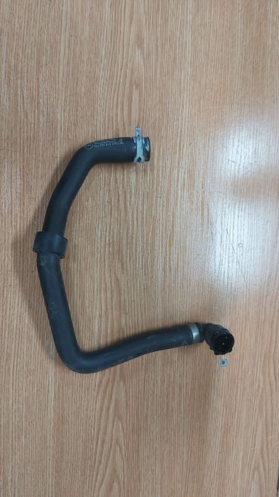 Porsche taycan audibetron gt патрубок охолодження 9j1815559