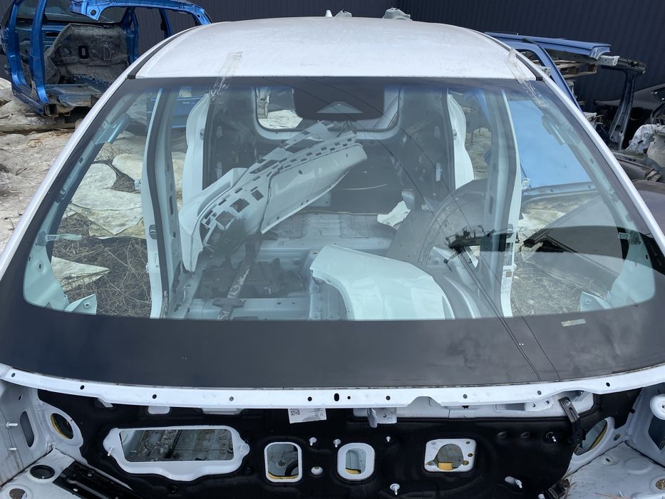 Лобове скло Vinfast VF8