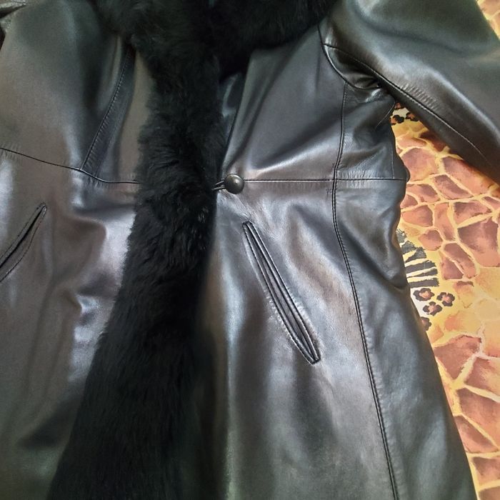 Шкіряний плащ жіночий