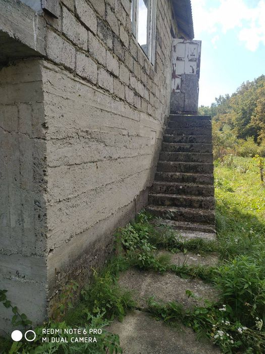 Продам дачу.Ужгородський район недалеко від  жд.зупинки Дачна