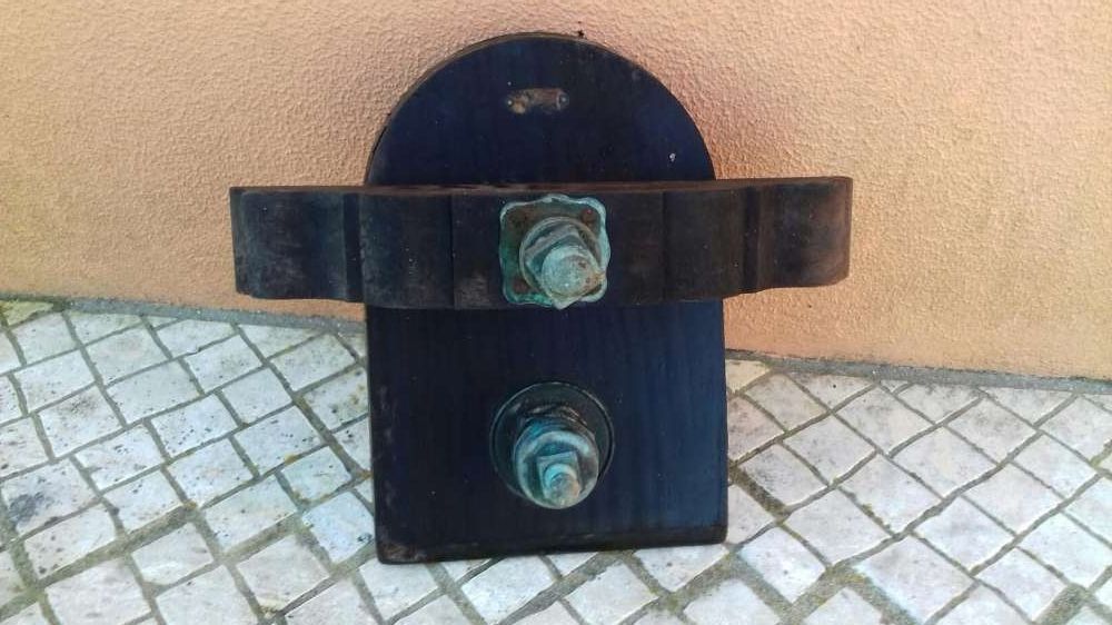 Tampa de deposito de vinho antigo.