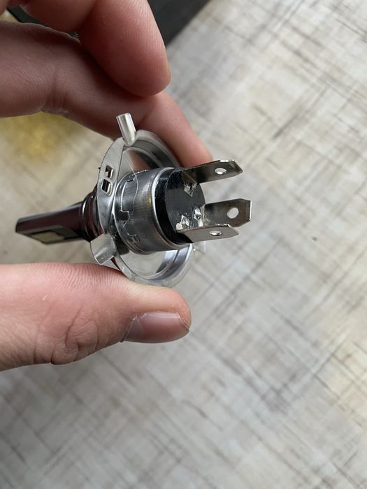 Лед лампочки Н4. Дві