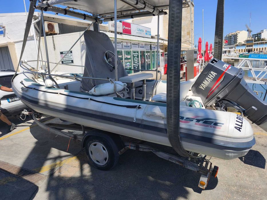 Barco Semi-Rígido