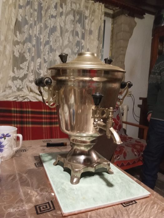 Продам самовар електричний ціна 3500. Торг.