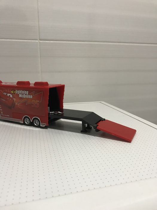 Трейлер Чикко, Док, Маквин, кинг, Круз, Тачки 2