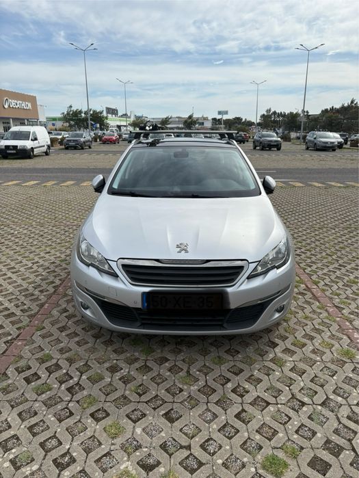 Peugeot 308 SW Business Line com teto panorâmico