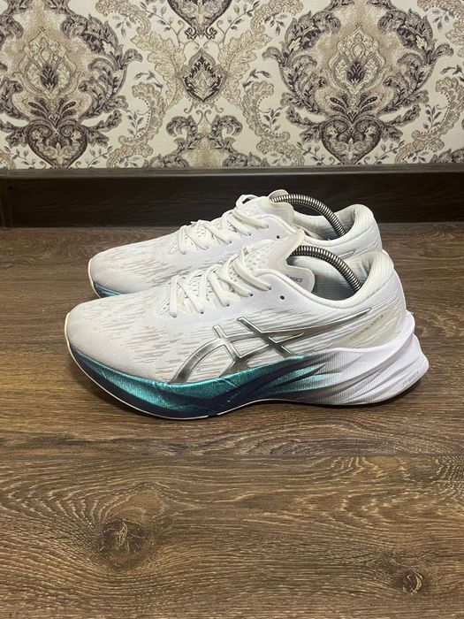 Кроссовки ASICS Novablast 3 размер 42 26.5 см