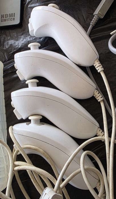 Consola Nintendo Wii Completa + 4 Comandos + 4 Nunchuks + Acessórios