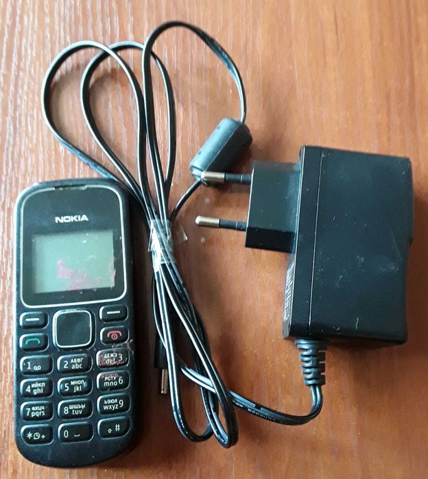 Мобільний телефон кнопочний Нокіа несправний
