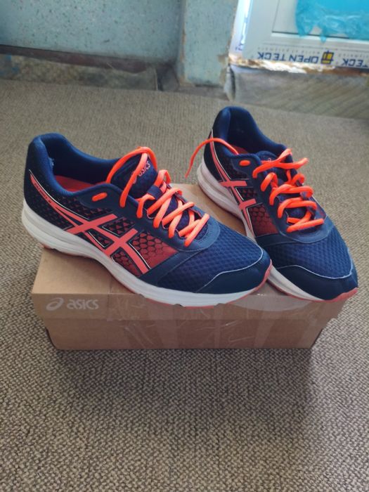 Три пари кросівок. Asics Patriot, Skechers, Demix
