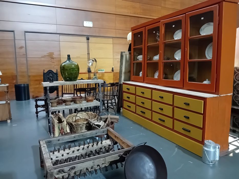 Lindo Movel antigo estilo antigo mas muito atualizado