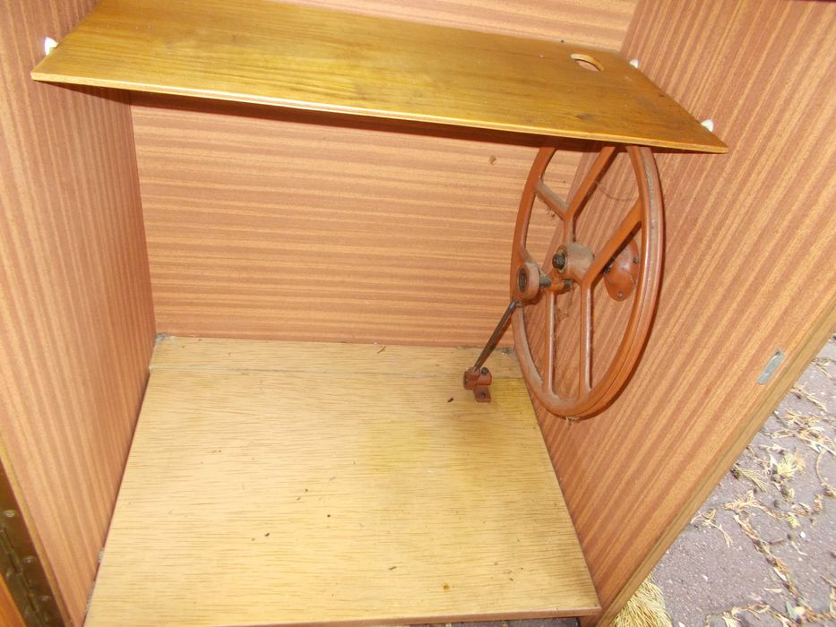 Szafka do maszyny krawieckiej -Łucznik