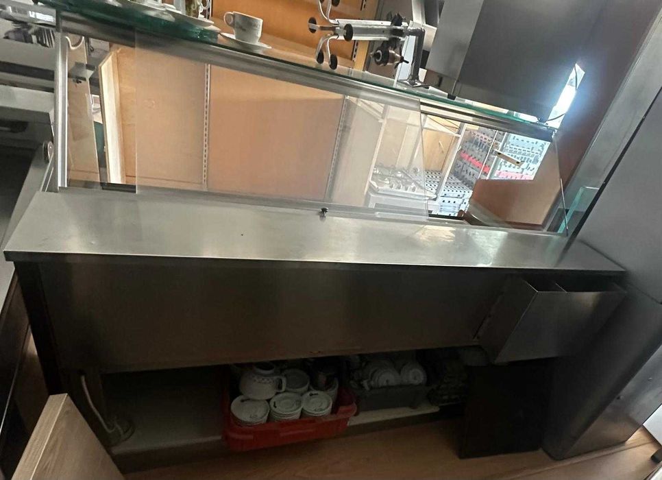 Vitrine de Exposição Neutra com Iluminação – Ocasião