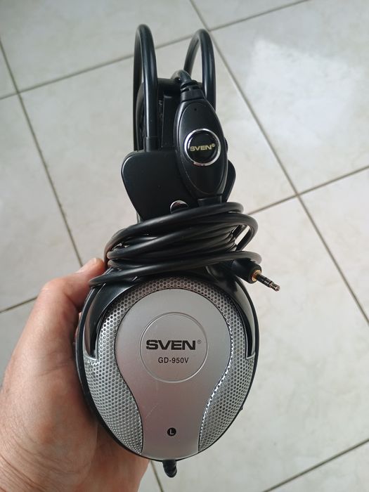 Проводные наушники