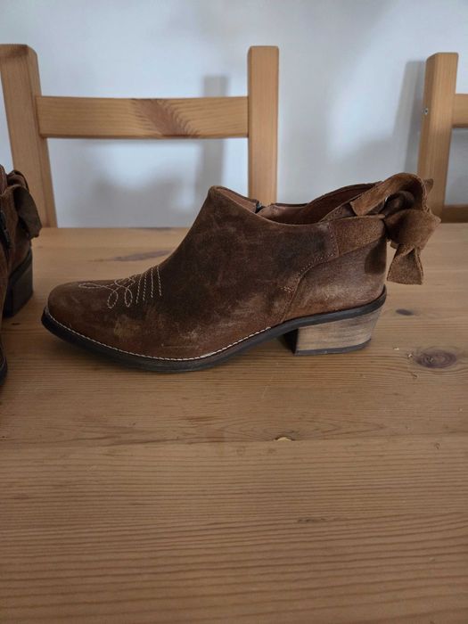 Botins em camurça castanha da XDK, tamanho 37