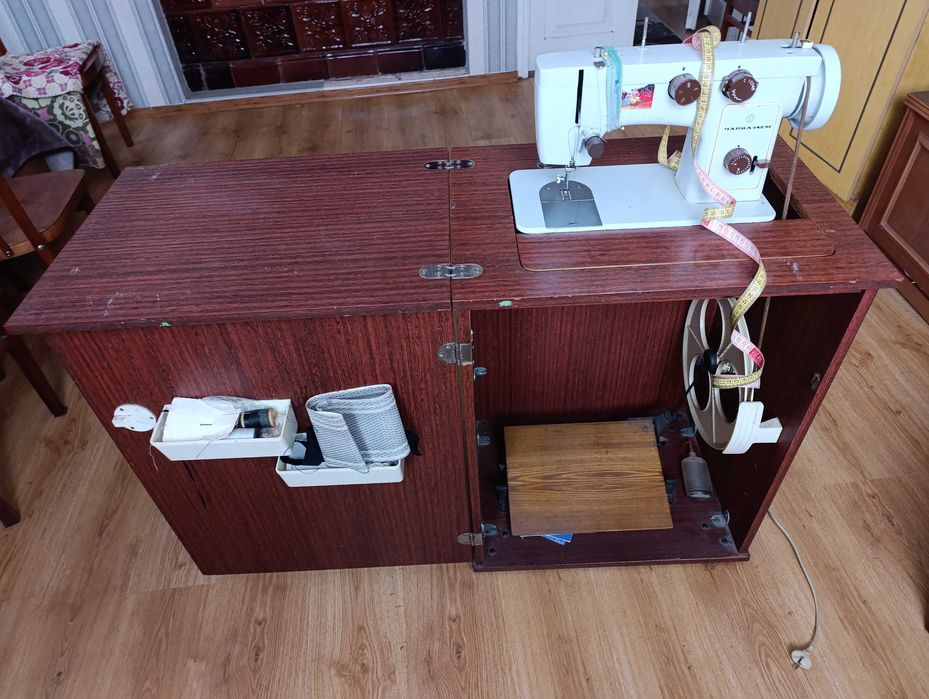 Швейна машинка Чайка 142м