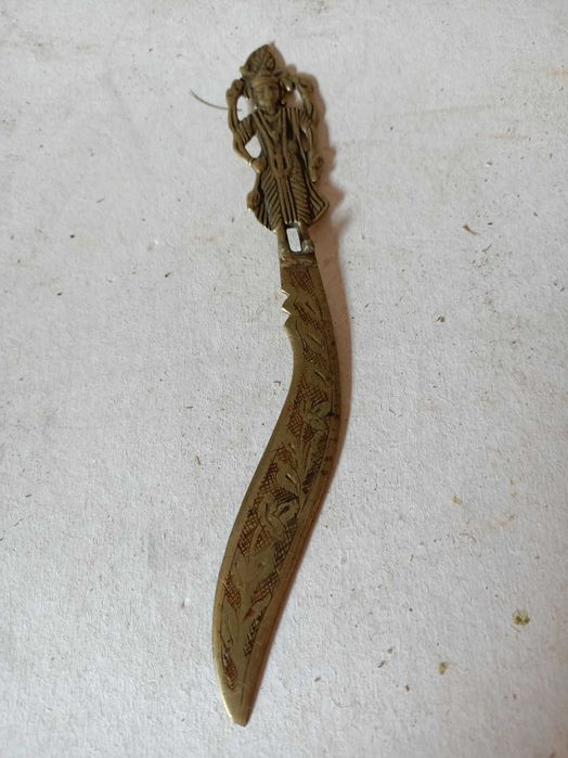 Stary ozdobny  nóż do papieru,ostrze ma kształt sztyletu Kukri