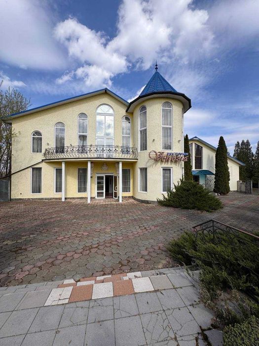 Продається колишній готельно-ресторанний комплекс с. Реваківці