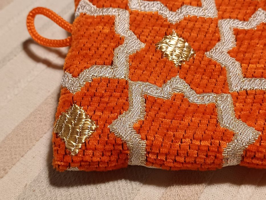 Porta-moedas de tecido com design étnico/geométrico, laranja/dourado