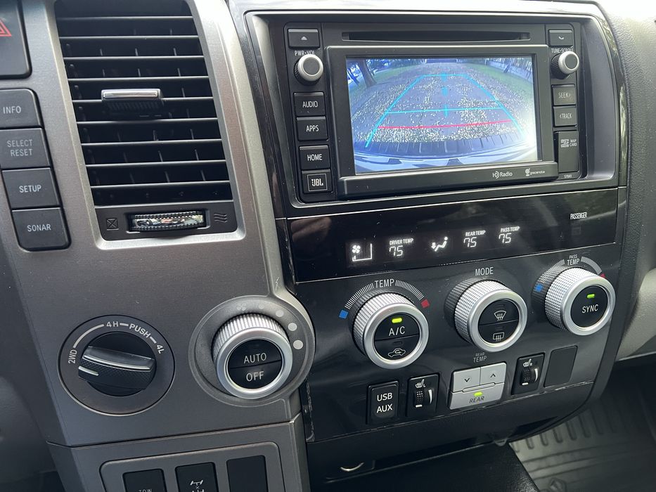 Toyota Sequoia 2014
